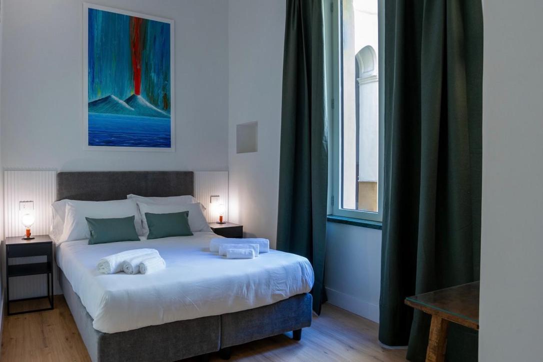 Rolando Domus Bed and Breakfast Neapel Exteriör bild